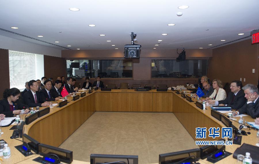  9月23日，正在紐約出席聯(lián)合國氣候峰會的國家主席習(xí)近平特使、國務(wù)院副總理張高麗在紐約聯(lián)合國總部會見歐盟委員會主席巴羅佐。新華社記者 王曄 攝 