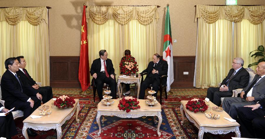 11月2日，正在阿爾及利亞進(jìn)行正式友好訪問的全國政協(xié)主席俞正聲在阿爾及爾會(huì)見阿總統(tǒng)布特弗利卡。 新華社記者 張鐸 攝