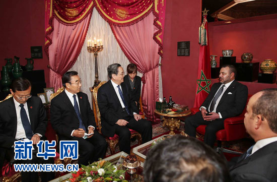 11月4日，中國(guó)全國(guó)政協(xié)主席俞正聲在非斯會(huì)見(jiàn)摩洛哥國(guó)王穆罕默德六世。 新華社記者 劉衛(wèi)兵 攝