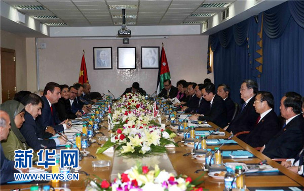  11月9日，正在約旦進行正式友好訪問的全國政協(xié)主席俞正聲在安曼會見約旦眾議院代議長薩法迪。 新華社記者 劉衛(wèi)兵 攝 