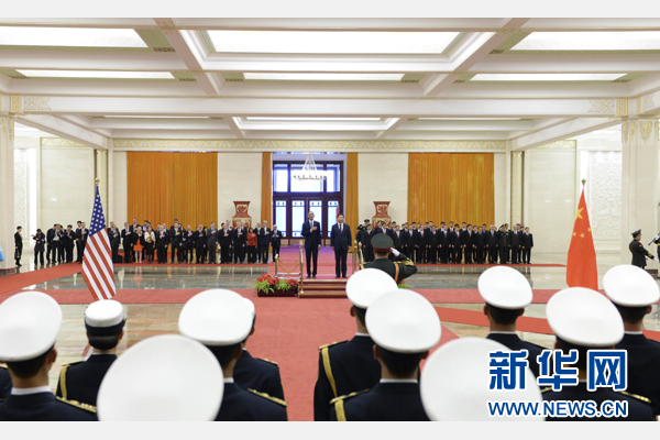 11月12日，國家主席習(xí)近平在北京人民大會堂舉行歡迎儀式，歡迎美國總統(tǒng)奧巴馬對中國進(jìn)行國事訪問。 新華社記者 馬占成 攝