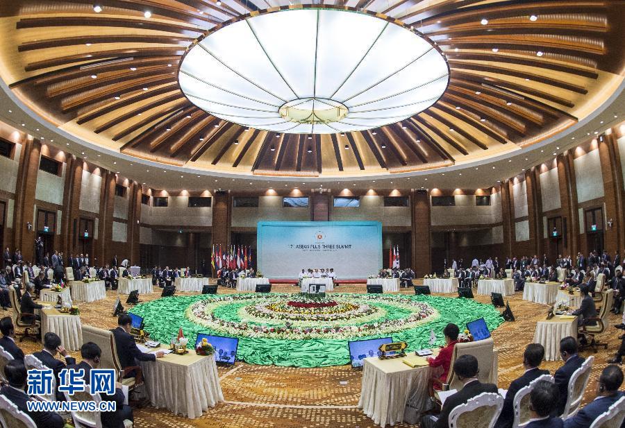 11月13日，中國國務(wù)院總理李克強在緬甸首都內(nèi)比都出席第17次東盟與中日韓（10+3）領(lǐng)導(dǎo)人會議。 新華社記者 王曄 攝