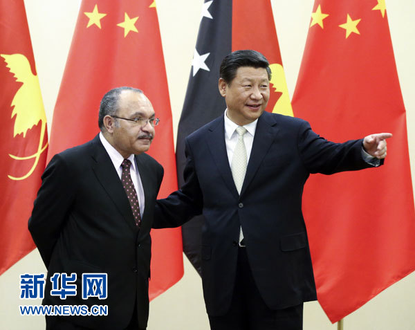 11月22日，中國國家主席習近平在斐濟楠迪會見巴布亞新幾內(nèi)亞總理奧尼爾。 新華社記者姚大偉攝 