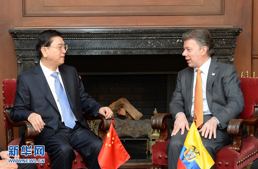 11月24日，正在哥倫比亞進行正式友好訪問的全國人大常委會委員長張德江在波哥大會見哥倫比亞總統桑托斯。 新華社記者 劉建生 攝