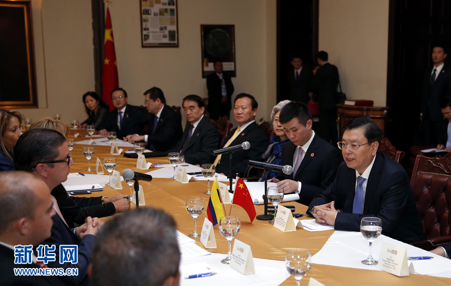 11月24日，正在哥倫比亞進行正式友好訪問的全國人大常委會委員長張德江在波哥大與哥倫比亞眾議長阿明舉行會談。 新華社記者 鞠鵬 攝 
