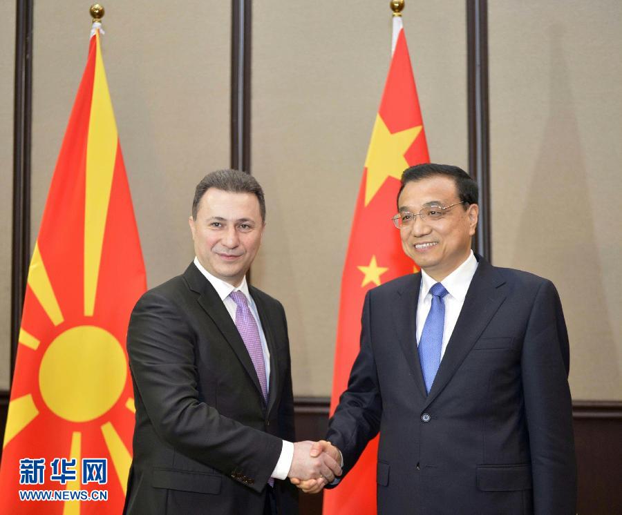 12月17日，中國國務(wù)院總理李克強在貝爾格萊德會見馬其頓總理格魯埃夫斯基。 新華社記者劉力航攝 