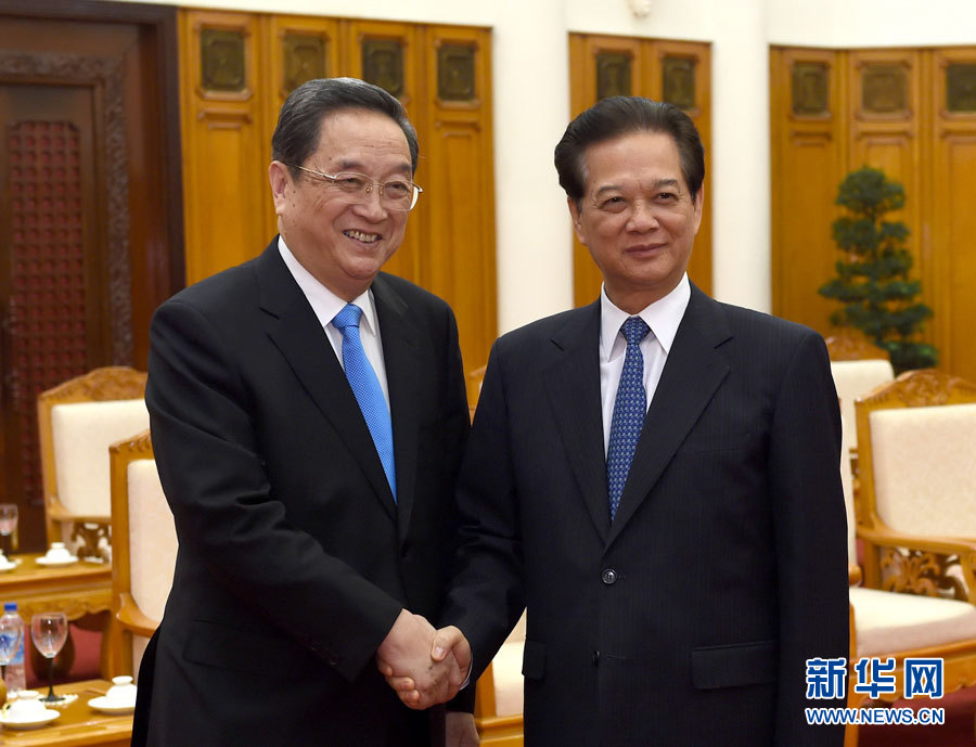 12月25日至27日，中共中央政治局常委、全國政協(xié)主席俞正聲對越南進(jìn)行正式訪問。這是12月26日，俞正聲在河內(nèi)會見越南政府總理阮晉勇。 新華社記者馬占成攝