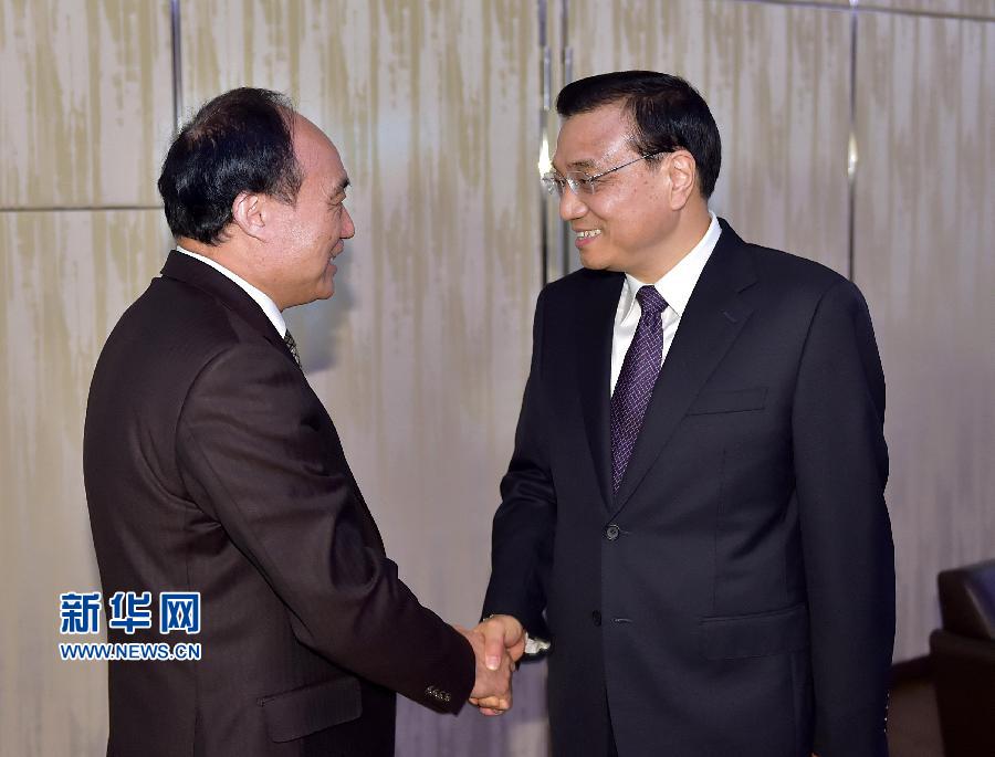 1月22日，中國國務(wù)院總理李克強(qiáng)在瑞士蘇黎世會(huì)見國際電信聯(lián)盟秘書長趙厚麟。 新華社記者 李濤 攝 

