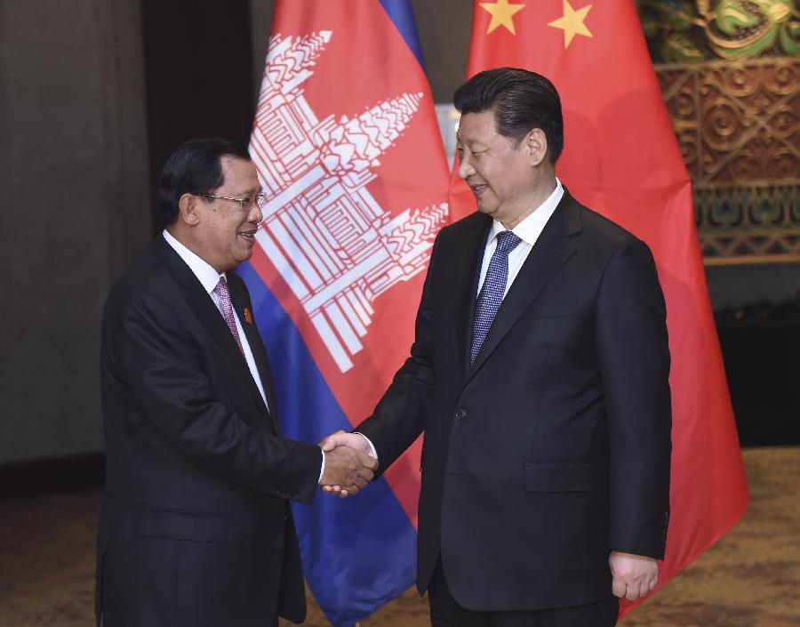 4月23日，國家主席習(xí)近平在雅加達(dá)會見柬埔寨首相洪森。新華社記者張鐸攝 
