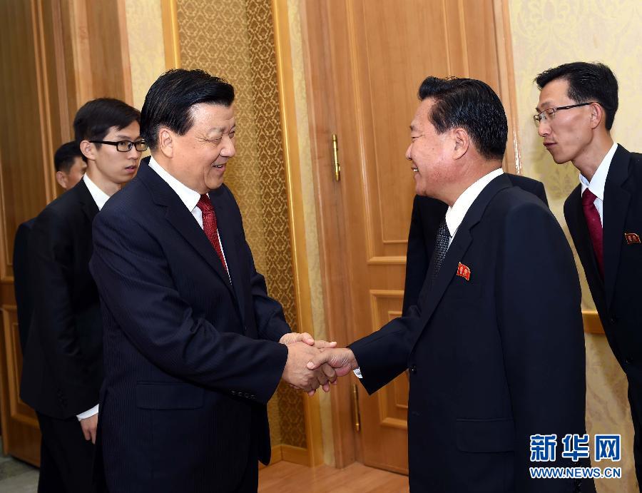 10月9日，在朝鮮進(jìn)行正式友好訪問(wèn)的中共中央政治局常委、中央書(shū)記處書(shū)記劉云山與朝鮮勞動(dòng)黨中央政治局委員、中央書(shū)記崔龍海舉行會(huì)談。新華社記者 饒愛(ài)民 攝