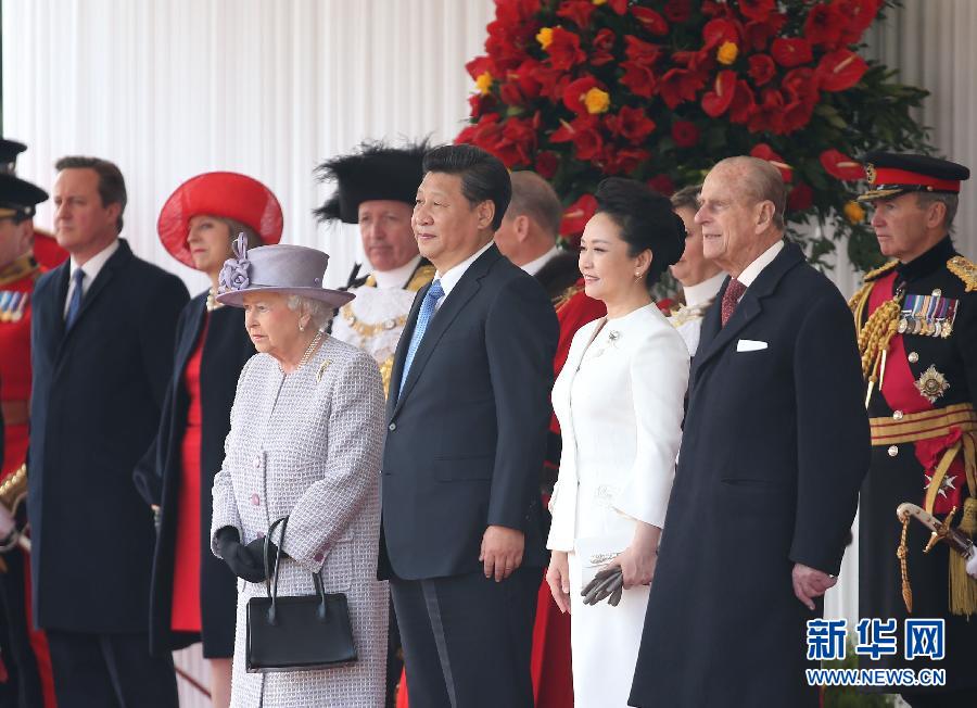 10月20日，對(duì)英國進(jìn)行國事訪問的國家主席習(xí)近平出席英國女王伊麗莎白二世在倫敦騎兵檢閱場(chǎng)舉行的隆重歡迎儀式。 新華社記者 龐興雷 攝