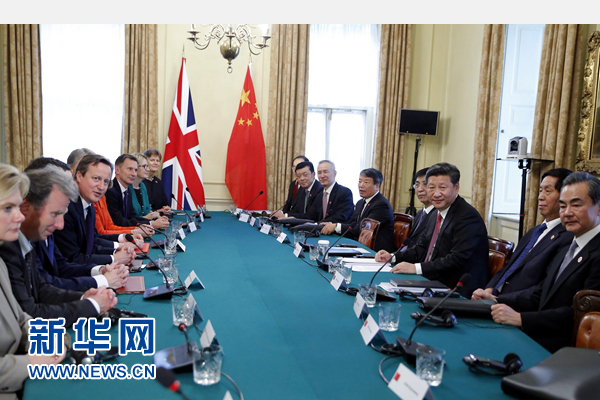 10月21日，國家主席習(xí)近平在倫敦唐寧街首相府同英國首相卡梅倫舉行會談。 新華社記者 鞠鵬 攝 
