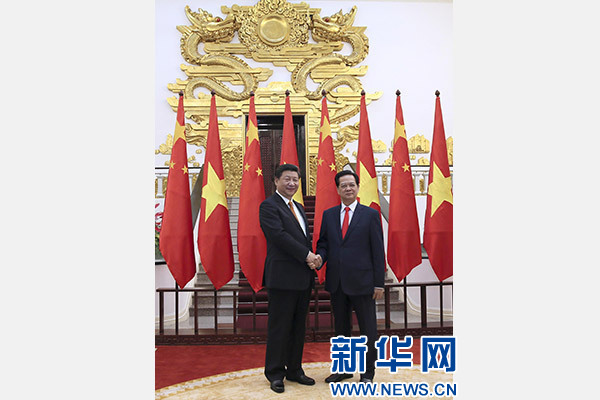 11月5日，中共中央總書記、國家主席習(xí)近平在河內(nèi)同越南總理阮晉勇舉行會談。 新華社記者 蘭紅光 攝