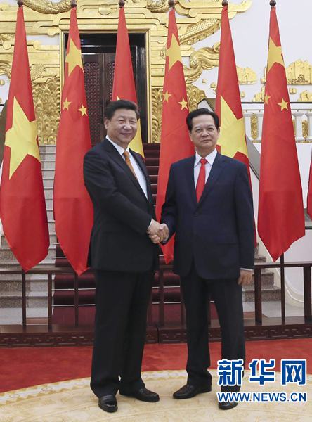11月5日，中共中央總書記、國家主席習(xí)近平在河內(nèi)會見越南總理阮晉勇。新華社記者 蘭紅光 攝 