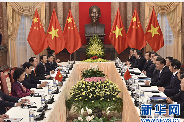11月6日，中共中央總書記、國家主席習(xí)近平在河內(nèi)同越南國家主席張晉創(chuàng)舉行會(huì)談。 新華社記者李濤攝