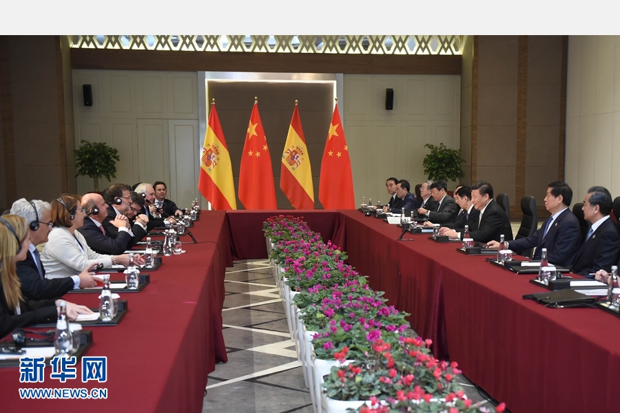 11月16日，國家主席習近平在土耳其安塔利亞會見西班牙首相拉霍伊。 新華社記者 張鐸 攝