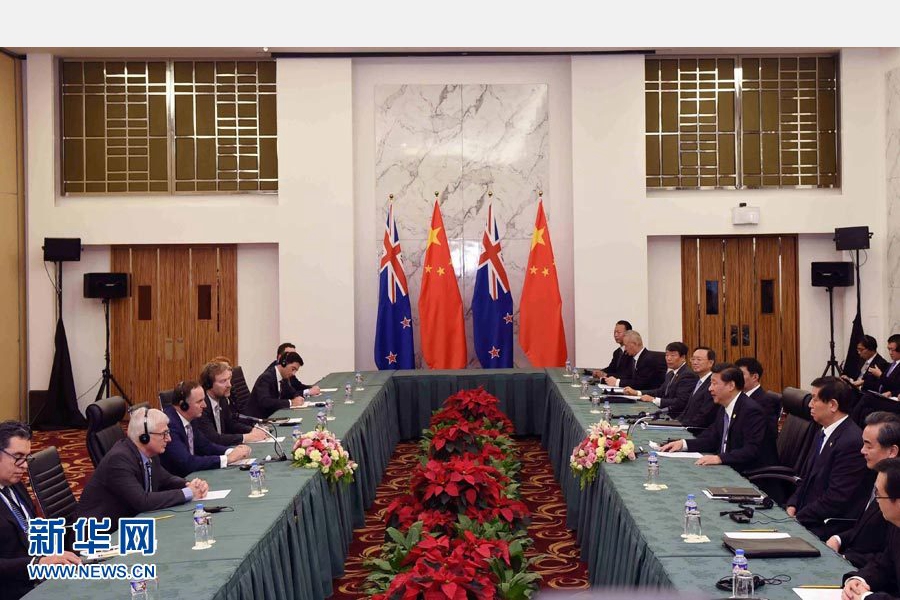 11月18日，國家主席習(xí)近平在菲律賓馬尼拉會(huì)見新西蘭總理約翰·基。 新華社記者 饒愛民 攝