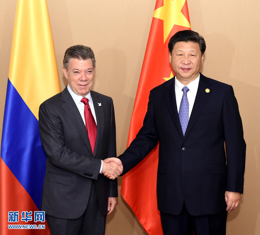 11月18日，國(guó)家主席習(xí)近平在菲律賓馬尼拉會(huì)見(jiàn)哥倫比亞總統(tǒng)桑托斯。 新華社記者 饒愛(ài)民 攝