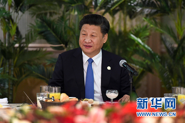 12月4日，國家主席習(xí)近平在約翰內(nèi)斯堡集體會(huì)見13位非洲國家領(lǐng)導(dǎo)人。 新華社記者 謝環(huán)馳 攝