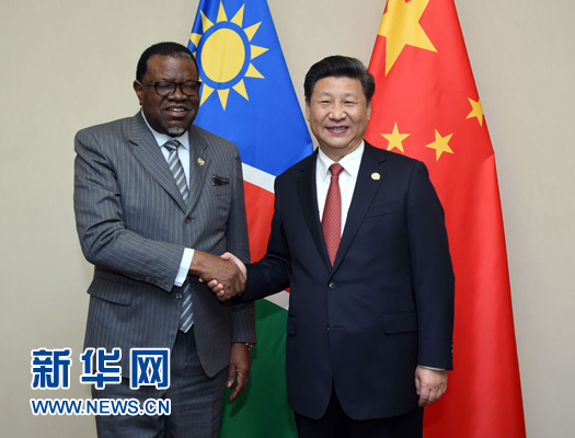 12月4日，國家主席習(xí)近平在約翰內(nèi)斯堡會(huì)見納米比亞總統(tǒng)根哥布。 新華社記者 張鐸 攝
