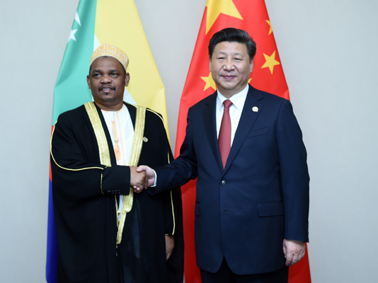 12月4日，國(guó)家主席習(xí)近平在約翰內(nèi)斯堡會(huì)見(jiàn)科摩羅總統(tǒng)伊基利盧。 新華社記者 張鐸 攝 

