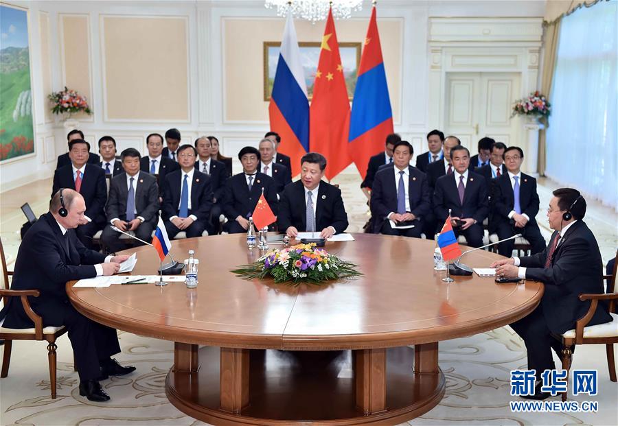 6月23日，國(guó)家主席習(xí)近平在烏茲別克斯坦塔什干同俄羅斯總統(tǒng)普京、蒙古國(guó)總統(tǒng)額勒貝格道爾吉舉行中俄蒙元首第三次會(huì)晤。習(xí)近平主持會(huì)晤。新華社記者李濤攝