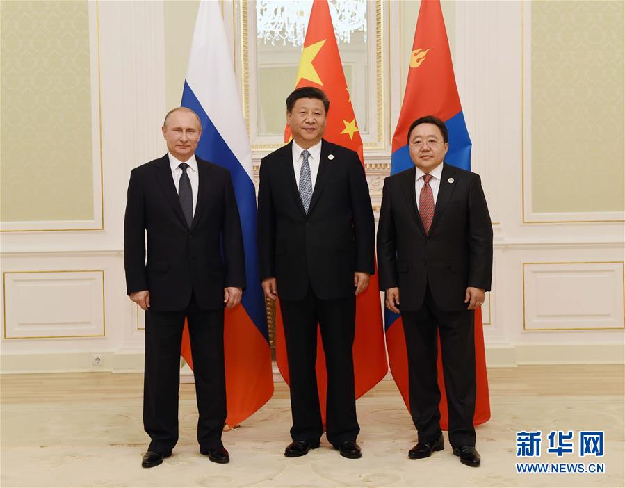 6月23日，國(guó)家主席習(xí)近平在烏茲別克斯坦塔什干同俄羅斯總統(tǒng)普京、蒙古國(guó)總統(tǒng)額勒貝格道爾吉舉行中俄蒙元首第三次會(huì)晤。習(xí)近平主持會(huì)晤。新華社記者李濤攝 
