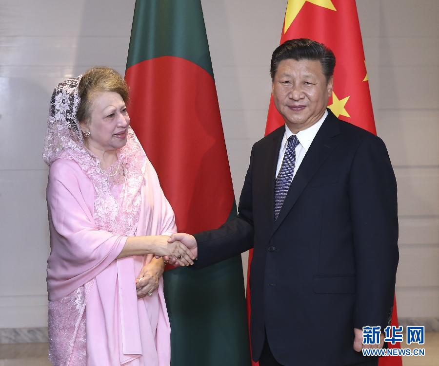 10月14日，國家主席習(xí)近平在達(dá)卡會見孟加拉國民族主義黨主席卡莉達(dá)·齊亞。  新華社記者龐興雷攝 