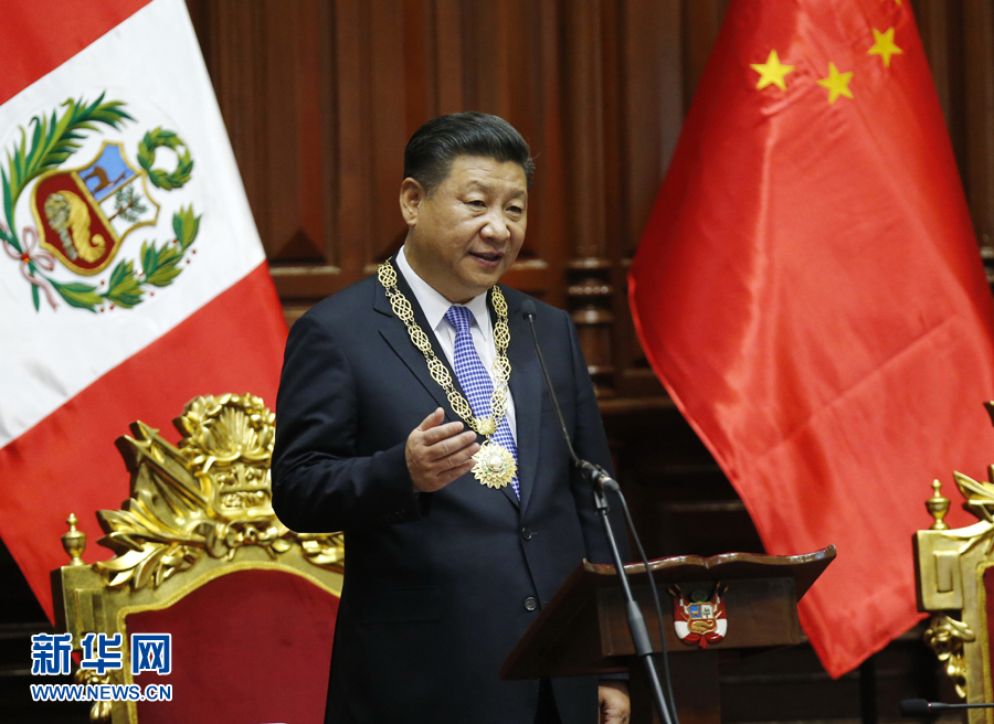 11月21日，國家主席習(xí)近平在秘魯國會發(fā)表題為《同舟共濟(jì)、揚(yáng)帆遠(yuǎn)航，共創(chuàng)中拉關(guān)系美好未來》的重要演講。 新華社記者 鞠鵬 攝