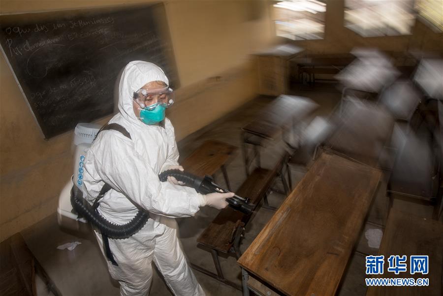 (國際·圖文互動(dòng))(2)與時(shí)間賽跑——中國救援隊(duì)成為莫桑比克災(zāi)后防疫重要力量