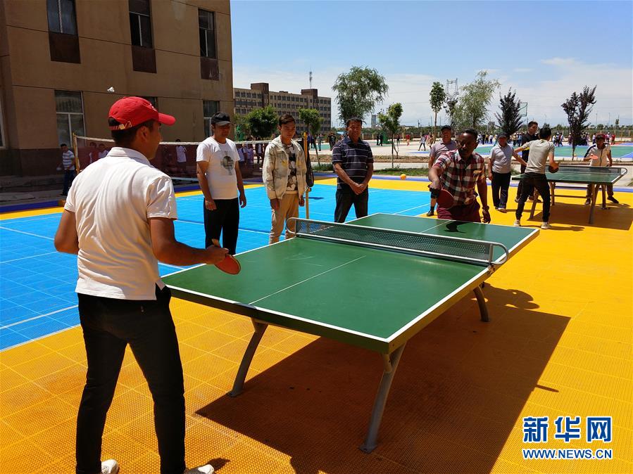 (圖文互動)(2)多國駐日內(nèi)瓦外交官走訪新疆稱贊經(jīng)濟發(fā)展社會和諧