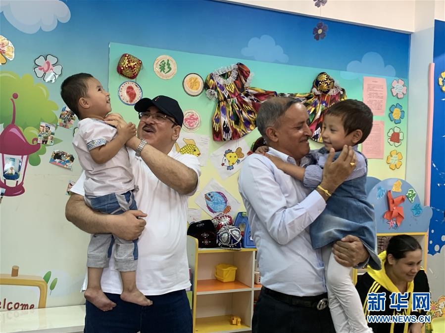 （圖文互動）（3）多國駐華使節(jié)參訪新疆：中國反恐、去極端化經(jīng)驗(yàn)值得學(xué)習(xí)借鑒