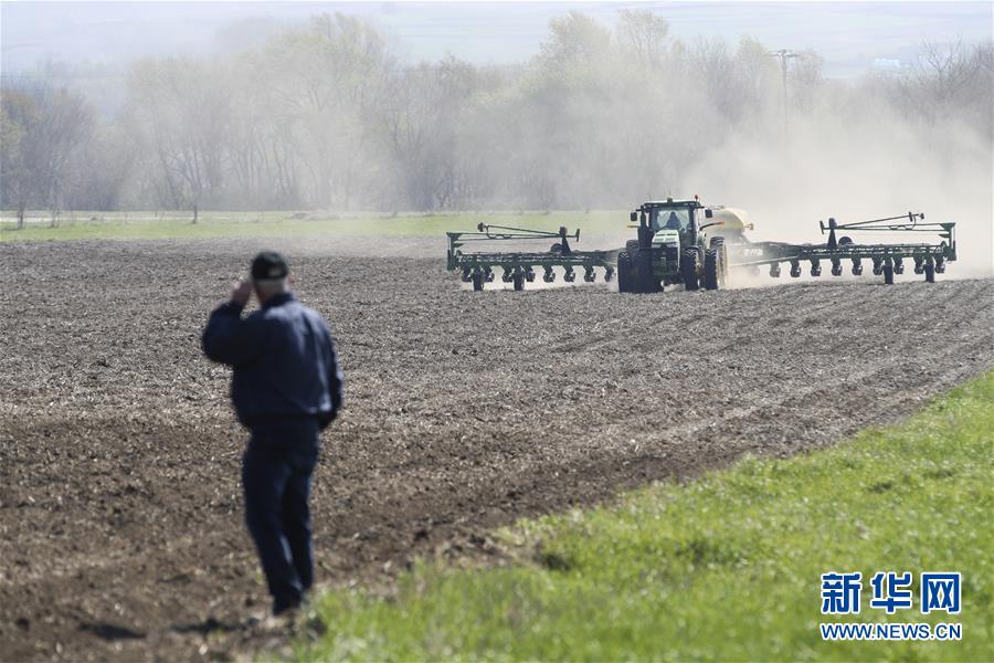 (國際·圖文互動(dòng))(2)通訊:貿(mào)易戰(zhàn)凸顯美國農(nóng)業(yè)發(fā)展隱憂