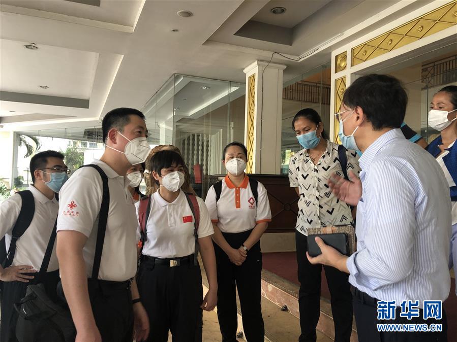 （國際疫情·圖文互動）（6）“工作忙碌又細致，經(jīng)驗豐富又專業(yè)”——一名柬埔寨青年眼中的中國援柬抗疫醫(yī)療專家組
