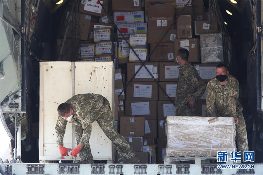 (國(guó)際)(3)中國(guó)各界援助烏克蘭抗疫物資運(yùn)抵基輔