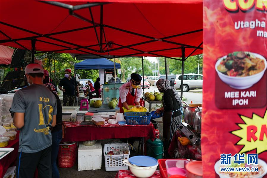 (國際·圖文互動)(5)通訊:前方總有機遇——記馬來西亞一位飛行員疫情下擺攤再就業(yè)