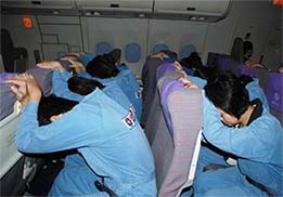 系好安全帶，記住安全門