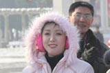 高清：衛(wèi)星發(fā)射成功 平壤街頭出現(xiàn)小規(guī)模慶?；顒? /></a></td>
</tr>
<tr>
<td height=
